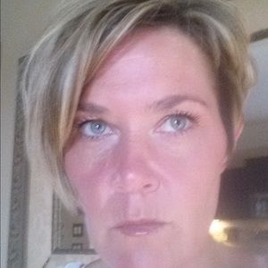 Meet your Posher, Carrie