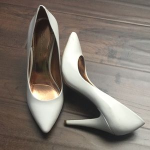 BCBGeneration patent white pumps