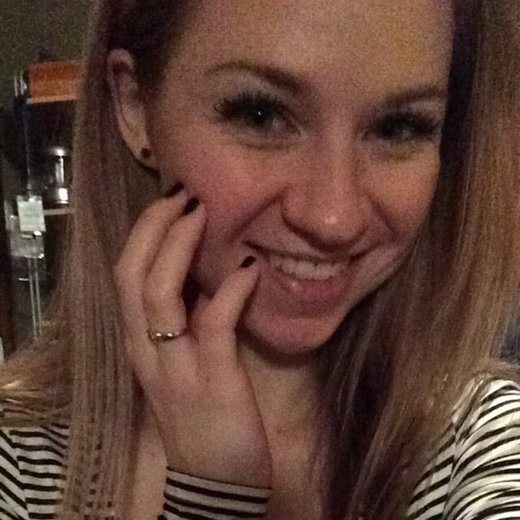 Meet your Posher, Hailey - Picture 2 of 4