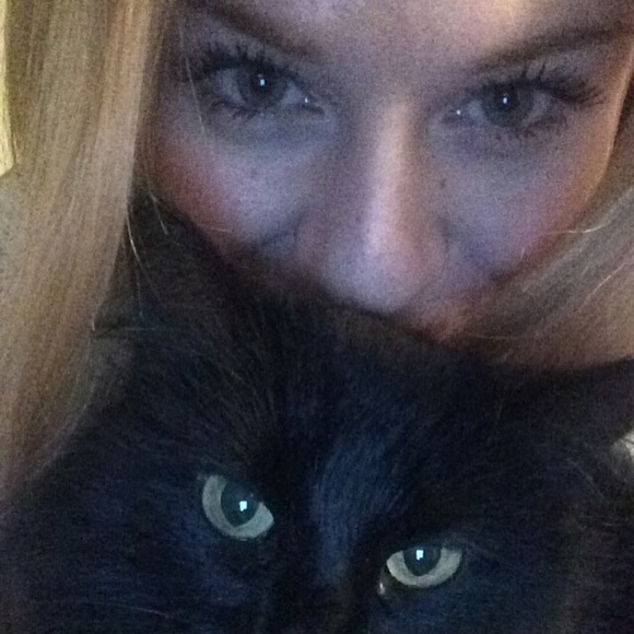 Meet your Posher, Hailey - Picture 3 of 4