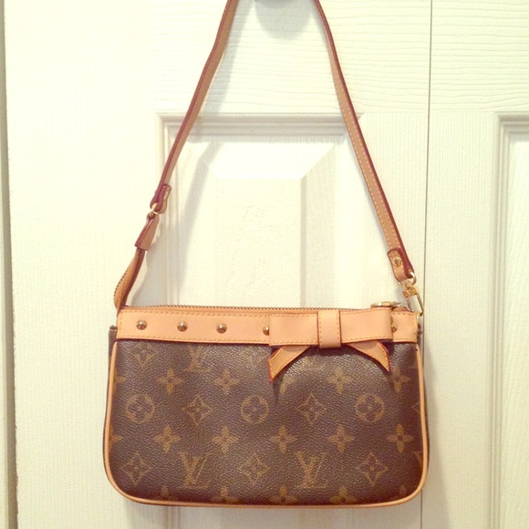 Louis Vuitton shoulder bag