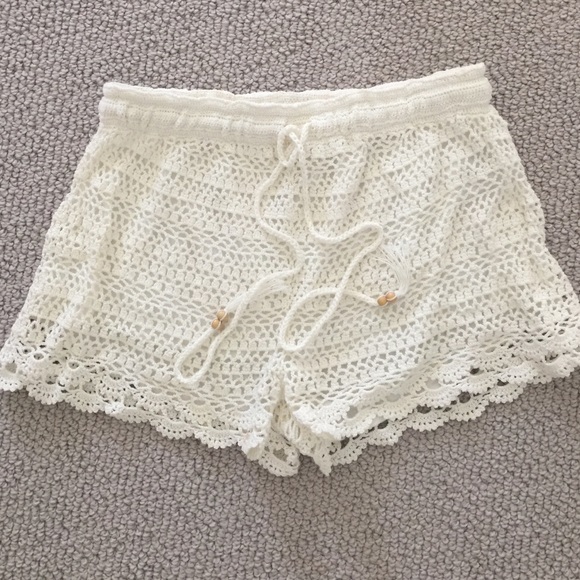 Joie lace beige shorts.