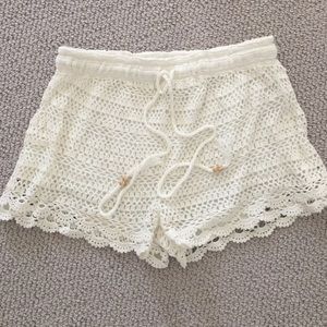 Joie lace beige shorts.