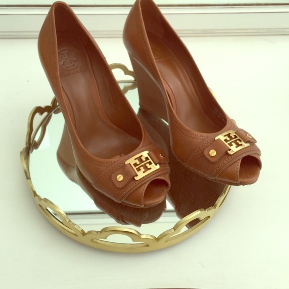 Tory Burch wedge! Excellent used condition.