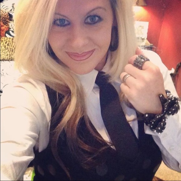 Meet your Posher, Angela - Picture 1 of 1