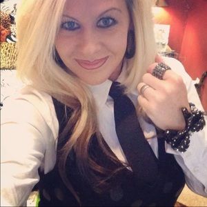 Meet your Posher, Angela