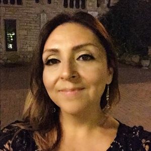 Meet your Posher, Claudia