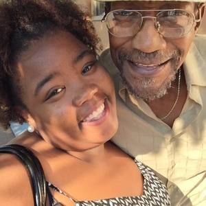 Meet your Posher, Garlia