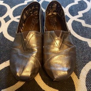 Toms- metallic slip ons