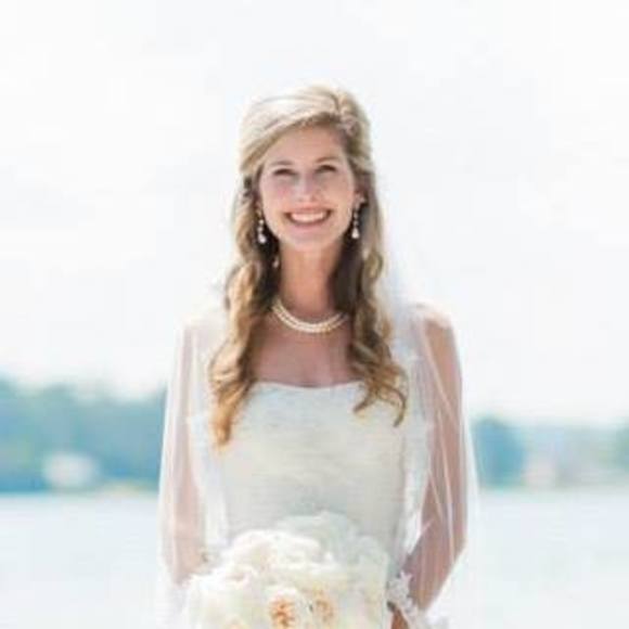 Meet your Posher, Courtney - Picture 1 of 1