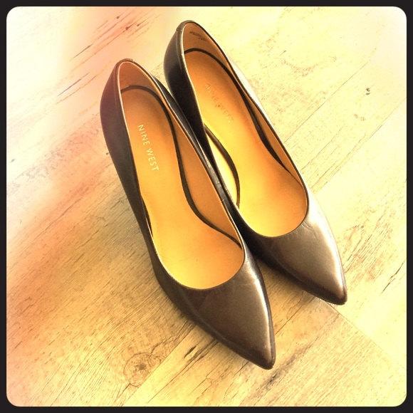 Nine West, dark brown leather pumps, like new
