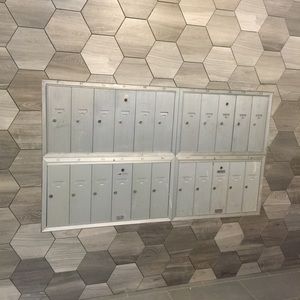 Meet your Posher, Negra