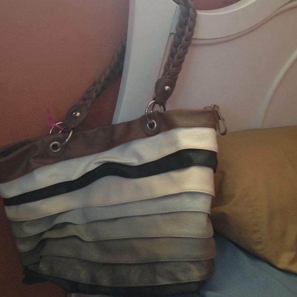 Fall tote ready for fashion