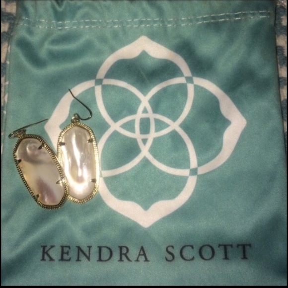 Kendra Scott Elle earrings pearl