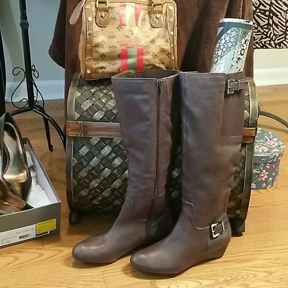 Brown boots. Jessica Simpson