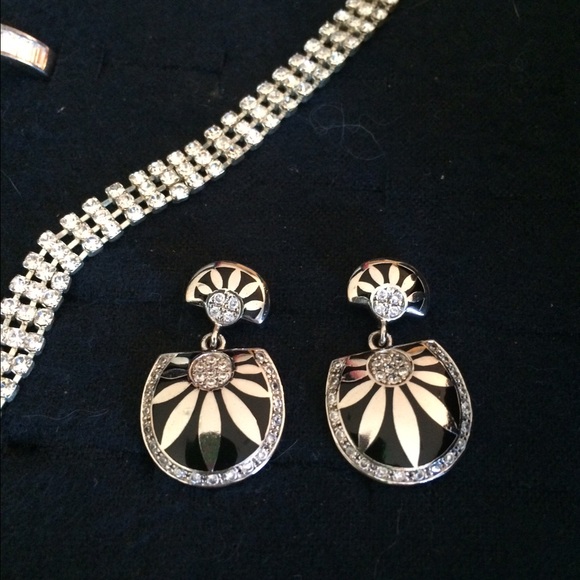 Earrings (post) - Picture 3 of 4