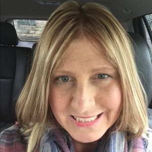 Meet your Posher, Hilary