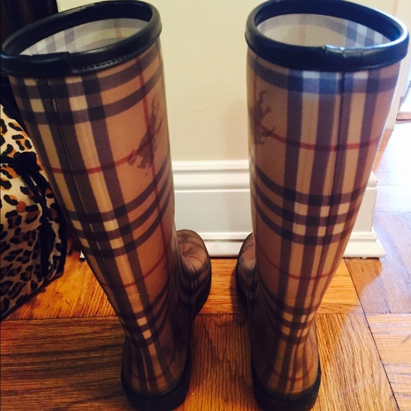 Authentic Burberry House Check Rain Boot Size 39 - Picture 3 of 4