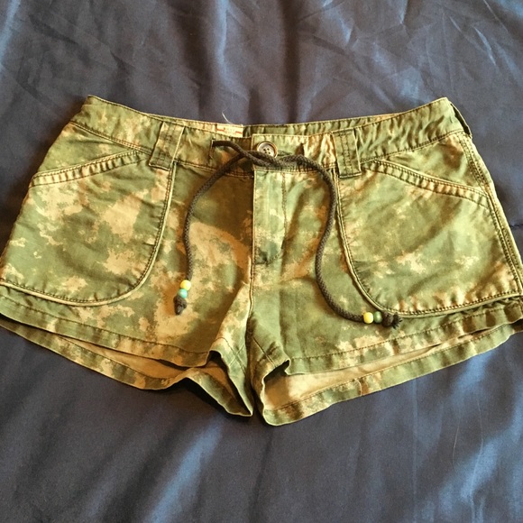 Free People Size 4 Linen Camo shorts