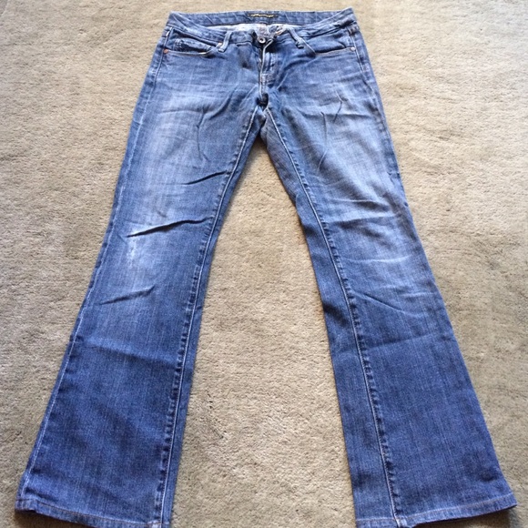Size 29 Bootcut jeans. So classic and slimming.