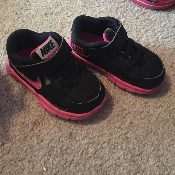 Toddler size 5 Nike sneakers