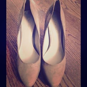 Nine West Classic beige suede platform stilettos