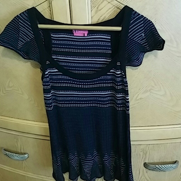 BCBG Black top with several other neutral Colors - Picture 1 of 2