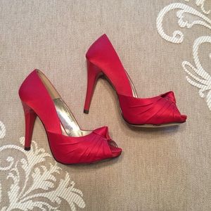 Red pumps