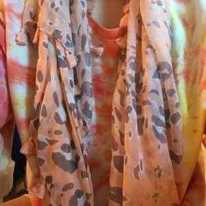 Cute flowy cheetah print scarf