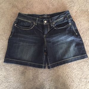 Maurices Dark Wash Denim Shorts Size 11/2
