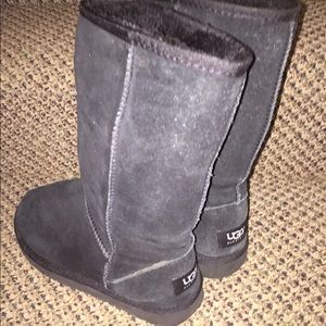 Black uggs