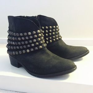 Steve Madden "Janne" studded ankle boots size 6
