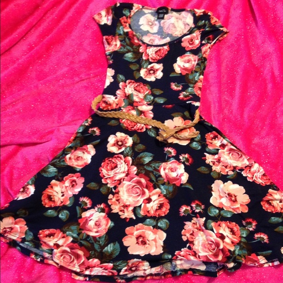 Beautiful rose flower pattern dress by Rue21
