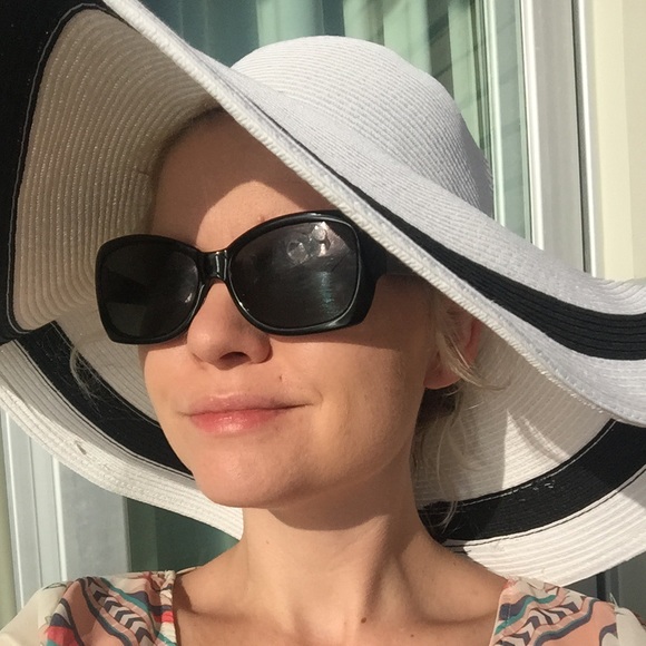 Meet your Posher, Tiffany - Picture 1 of 1