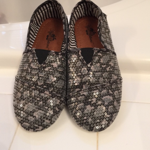 Kids Apple Bottom shoes