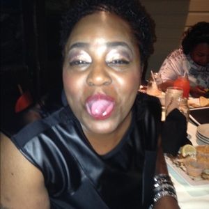 Meet your Posher, Sharon