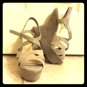 Taupe size 9 wedge