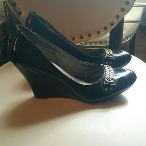 Dana Buchman Wedges