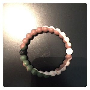 Lokai wild life authentic. Size small.