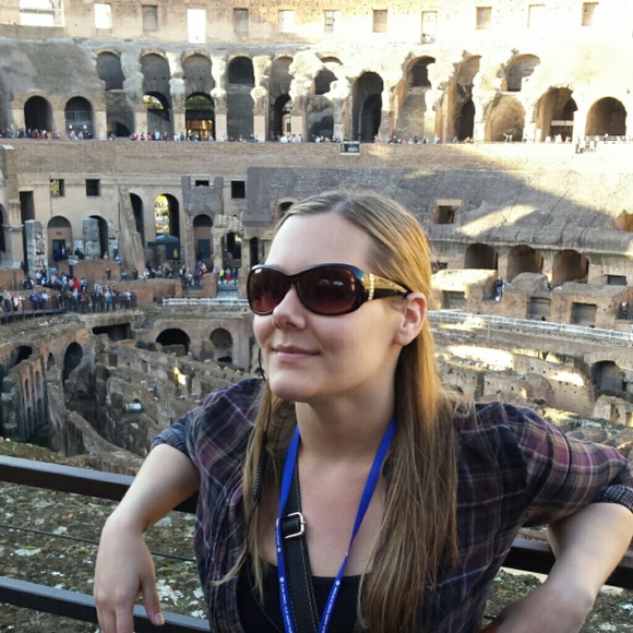 Meet your Posher, Kayla - Picture 2 of 2