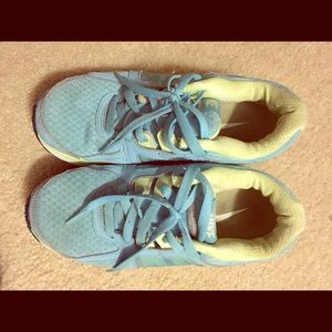 Nike blue and green tennis shoes. Size 7.