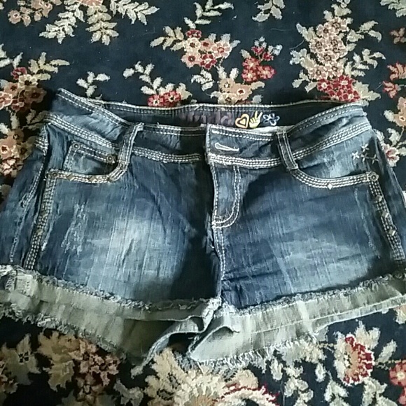 ⚠CLOSET CLEAROUT⚠ Denim jean shorts size 9 Mudd