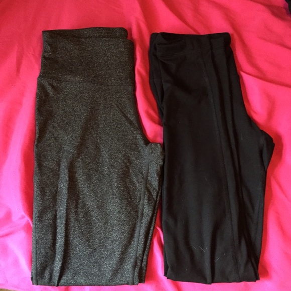 Two pairs of sports leggings: together or separate