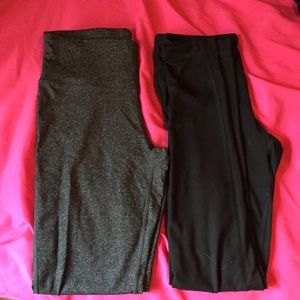 Two pairs of sports leggings: together or separate