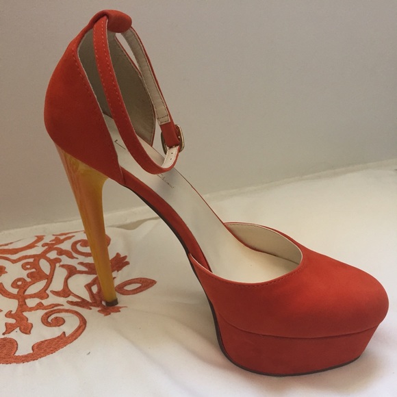 Sexy suede pumps orange with yellow heel!