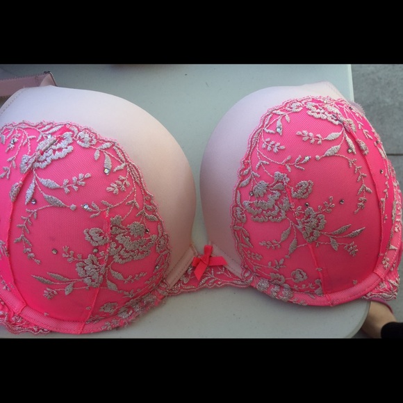 36C rare miraculous/bombshell bra VICTORIA SECRET