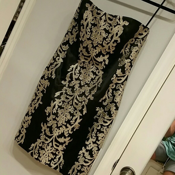 Formal dress - Picture 1 of 4