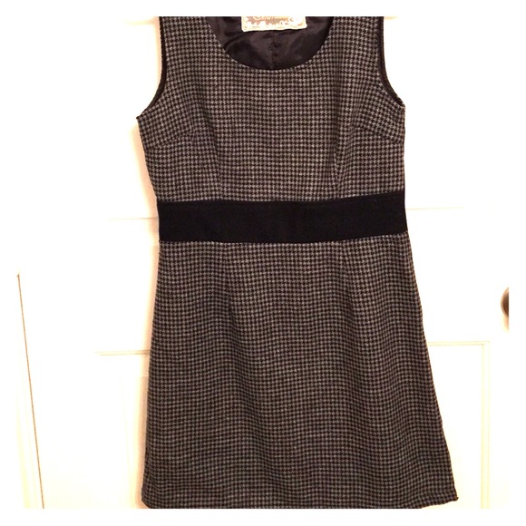 Mini dress. Houndstooth pattern, black and gray