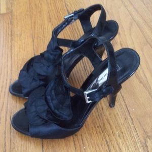Black Ruffled heels, Steve Madden