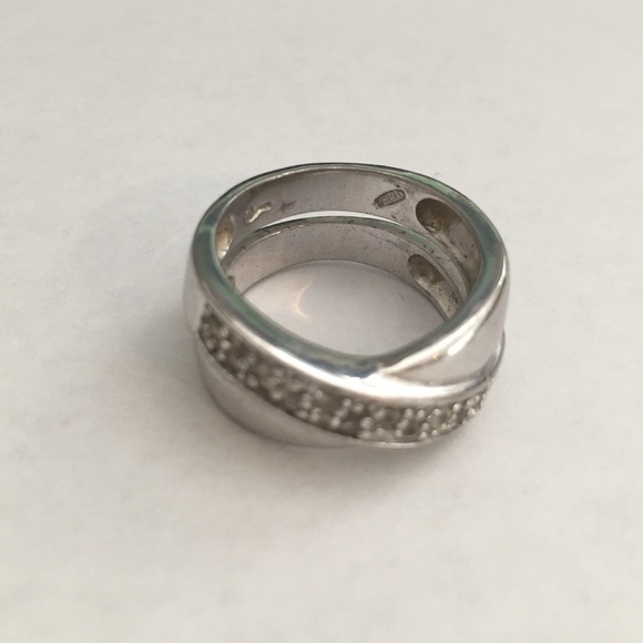 Sterling silver ring size 7 with zirconia